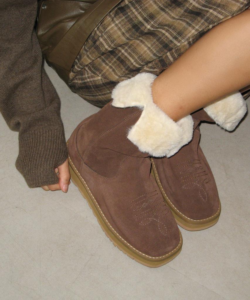 Moodnight Dody Western Stitch Shearling Fur Boots - 3 Colors