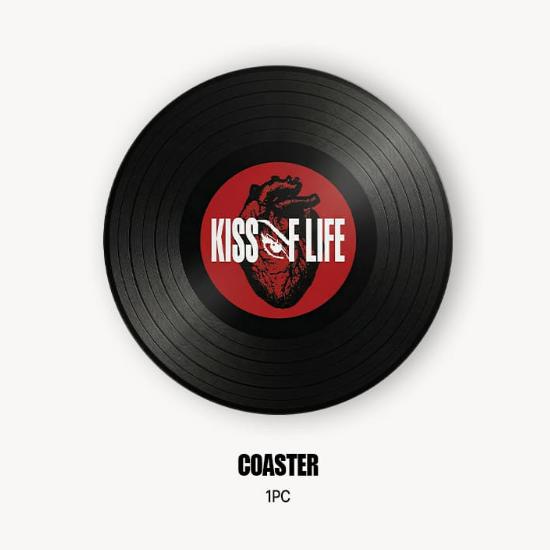 KISS OF LIFE Kdo je ona POP-UP MD Podtácek