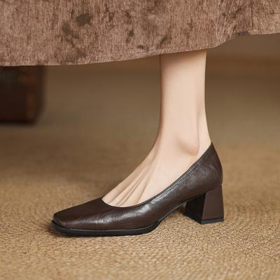 Neue Damenmode Einzelne Schuhe Einfarbig Eckige Spitze Mittelhoher Absatz Übergröße Schuhe Gummisohle Vier Jahreszeiten Tragbar Eckiger Absatz Lässige Damenschuhe
