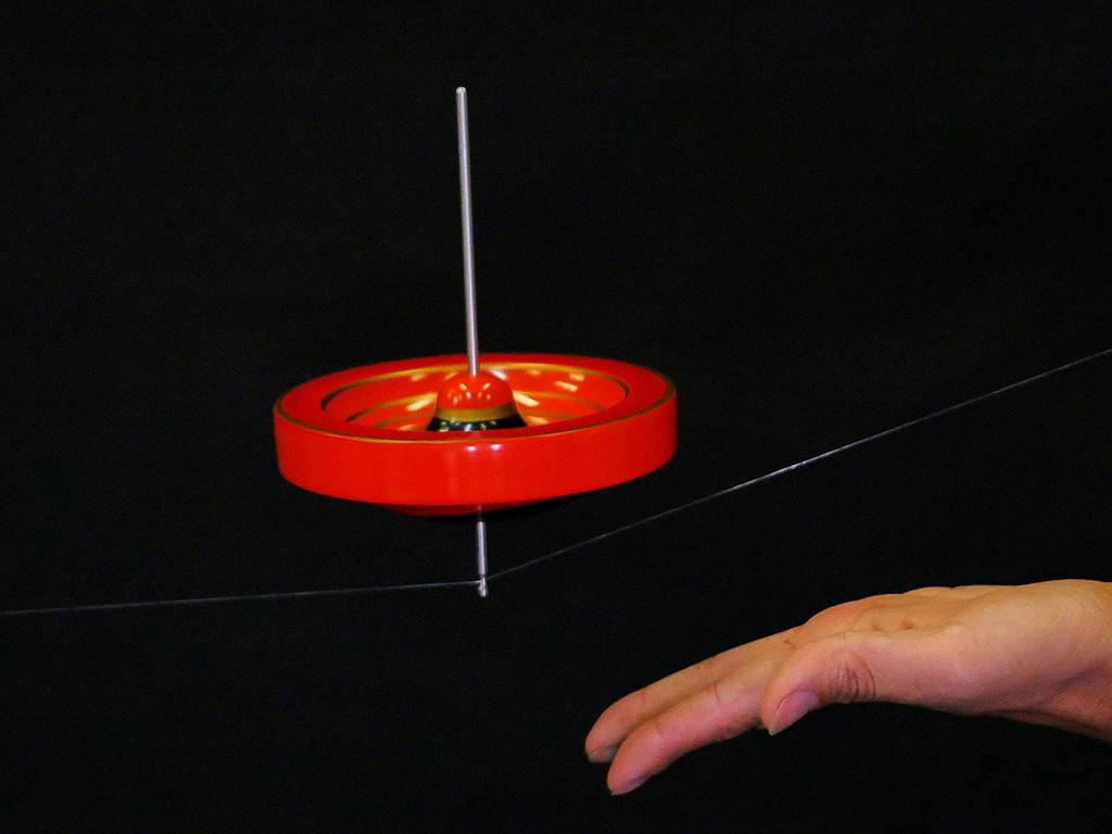 Acrobatic Top "Gyoukou" Plain (Kneaded TopHand-Cranked Top) (Red Line Paint)