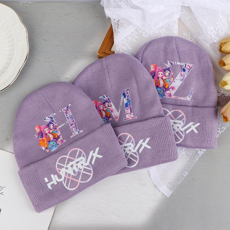K Pop Demon Hunters Flickor Stickade Mössor Tecknade Bokstäver Barn Mössa Vinter Söt Varm Mössa Anime Barn Födelsedagspresenter
