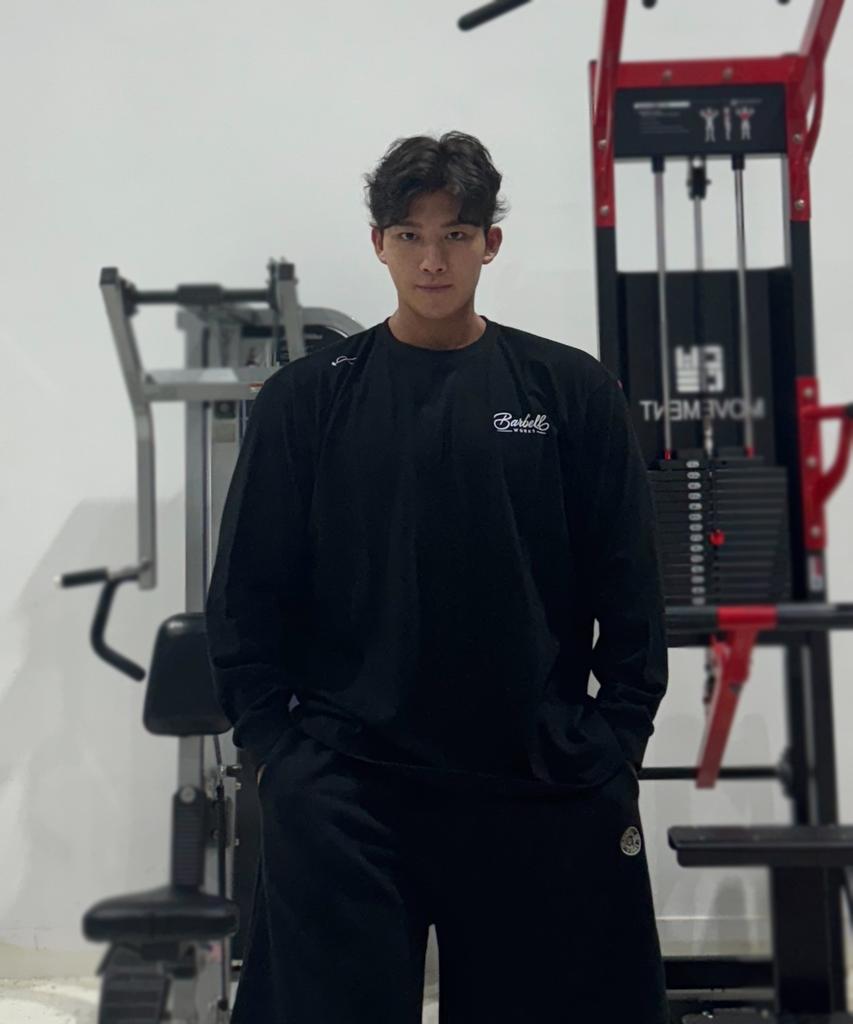 BARBELLWORKS Lettering Long Sleeve