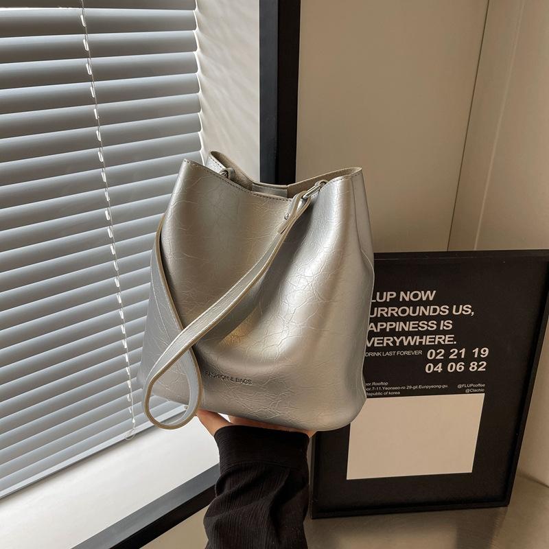 Fashion Bag Women's New Versatile Large-capacity Shoulder Messenger Bag