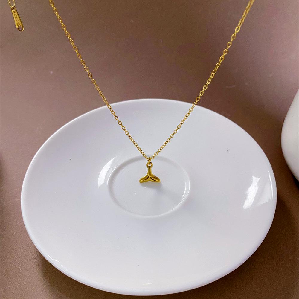 Rose Gold Mermaid Fishtail Pendant Necklace - Colorfast Titanium Steel Clavicle Chain for Women золотой