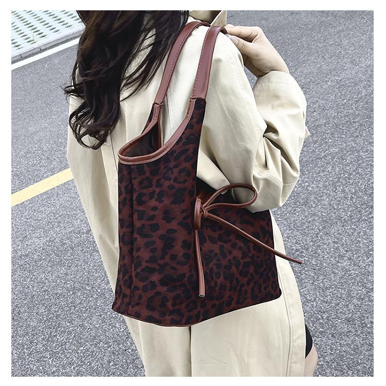 Leopard Print Bag Women's Large-capacity New Autumn and Winter Versatile Leisure Shoulder College Student Commuting Tote Bag
