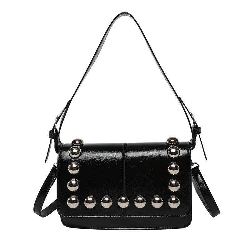 

Сумки Популярная в этом году сумка 2025 новая корейская версия модная сумка через плечо с заклепками женская универсальная сумка-мессенджер маленькая квадратная сумка чёрный