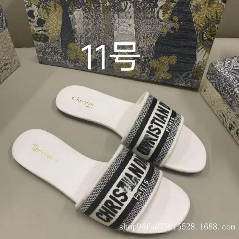 This Board Shoes Jacquard Embroidered Women's Slippers Classic Casual One-letter Flat Slippers