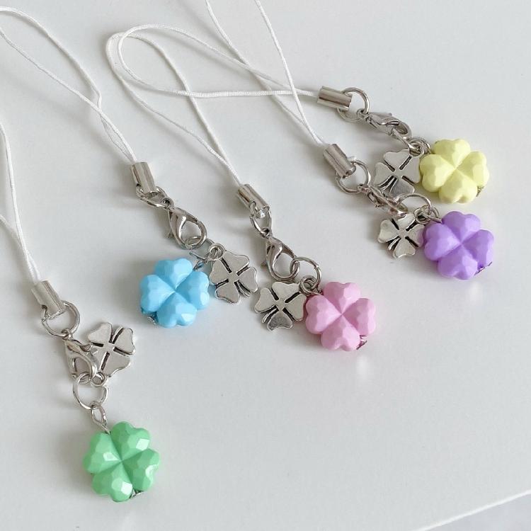 Trendy Clovers Pendant Green Resin Keychain For Phone Bag Luck Symbol Accessory Trendy Clovers Pendant Decors