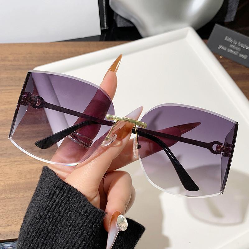 

Vintage Frameless Curved Sunglasses With Letter Decor For Summer Outings And Fashion Wear Double Gray