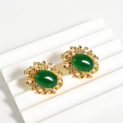 Emerald Green Antique-Style Banquet Dress with 18k Gold-Plated Earrings for a Luxurious, High-End Feel