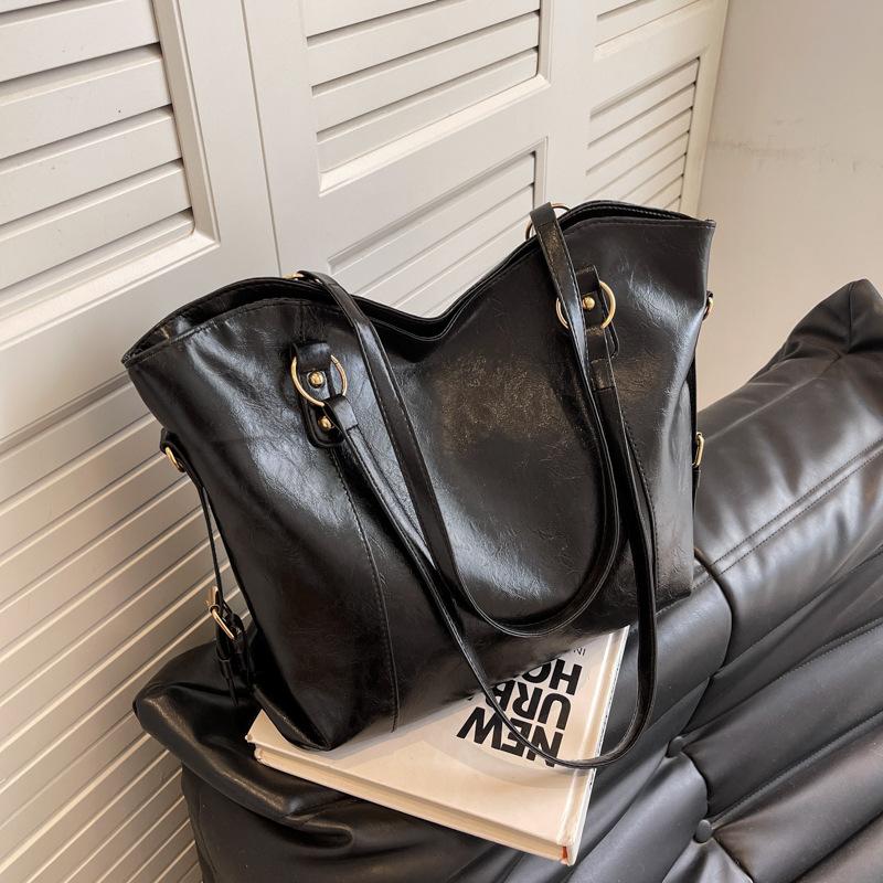 Large-capacity bag women's new shoulder big bag popular niche portable college students class commuting tote bag
