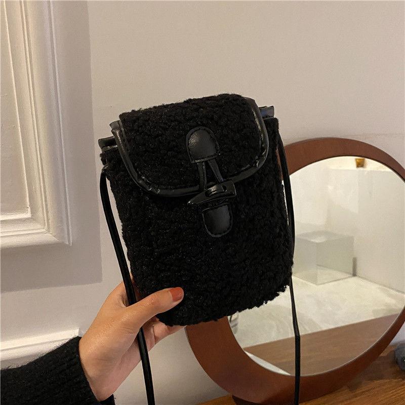 

Autumn and winter lamb wool small bag women s plush 2025 new lightweight mini shoulder messenger bag contrasting color mobile phone bag