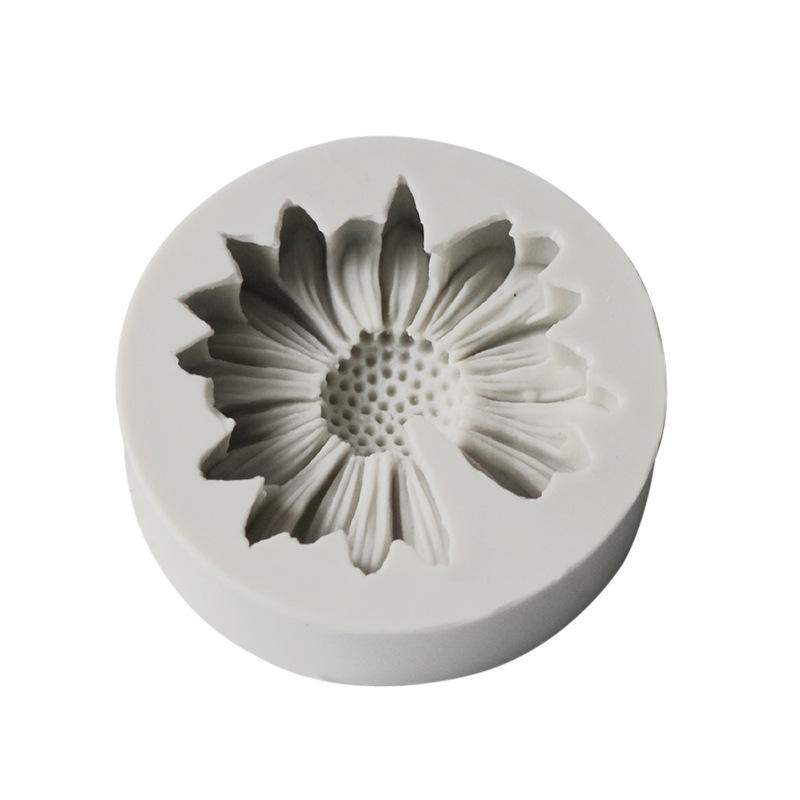 Daisy Chamomile Flower Silicone Mold Car Aromatherapy Epoxy Handmade Soap Candle Mold DIY Decoration Mold Newest