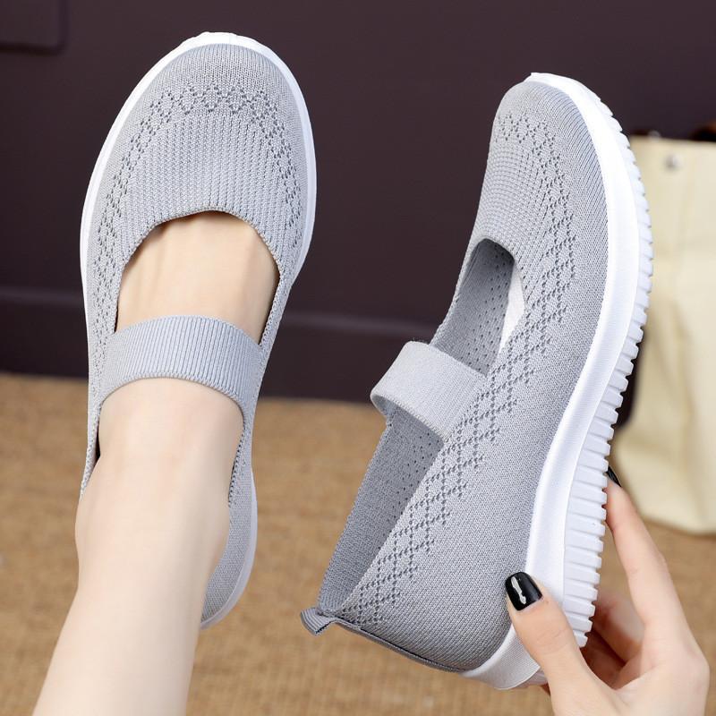 

Walking shoes women s spring and autumn old Beijing cloth shoes middle-aged and elderly breathable old lady word belt elderly non-slip mother shoes 40