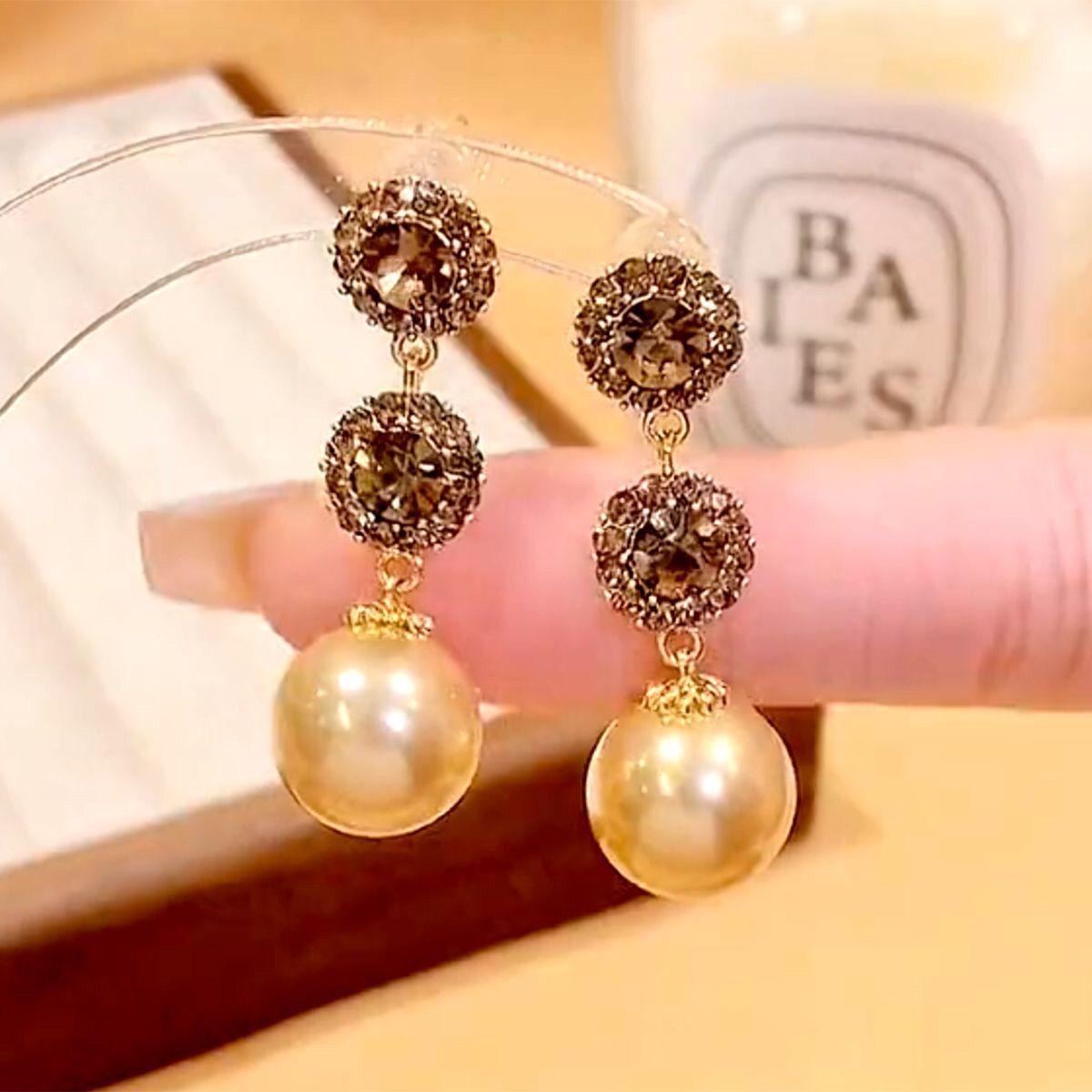 Elegant Champagne Gold Pearl & Zirconia Earrings - Fashionable, High-End, & Trendy Jewelry Drops серый