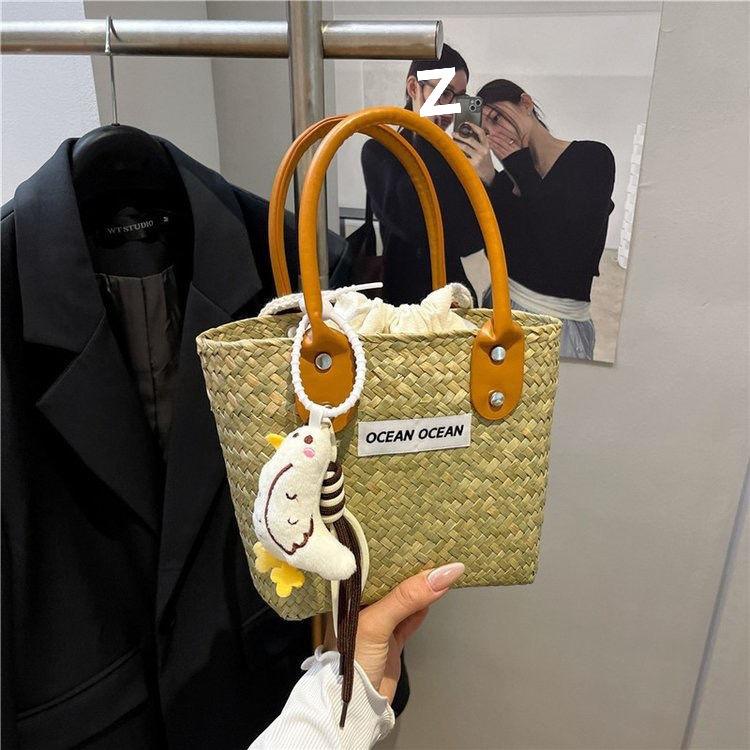 

Hand-woven fashion handbag 2025 vacation straw woven new vegetable basket retro niche beach bag small bag