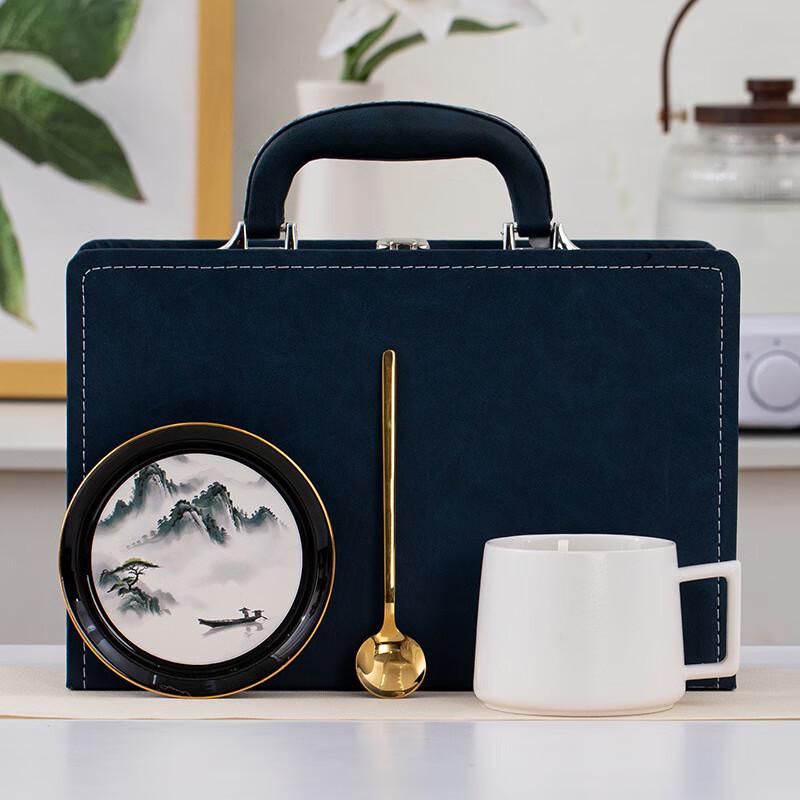 Подарочный набор керамической кофейной чашки и блюдца