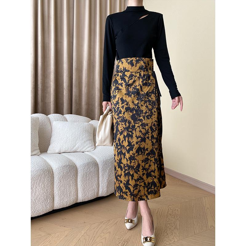 

Стильная футболка Sinan с открытыми швами, французским высоким воротником и эластичной тканью SN4204 Small чёрный