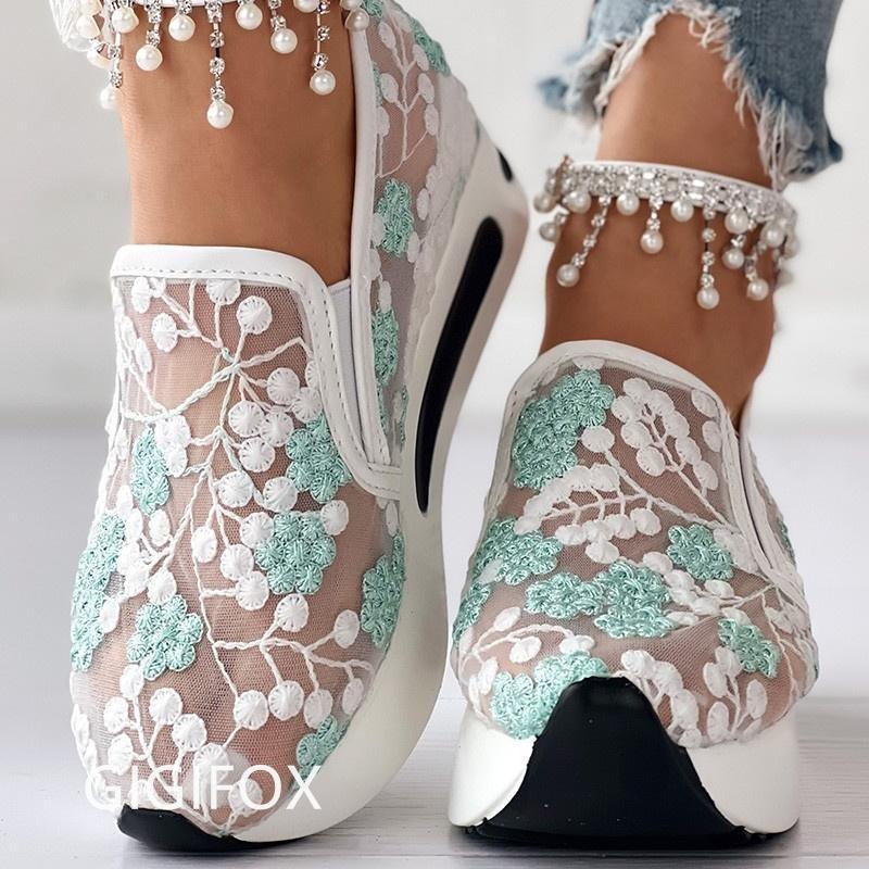 Bestel een maat groter platform wedges damessneakers bloemenborduurwerk mesh sneakers voor dames instapper casual comfortabele schoenen met hak vrouw