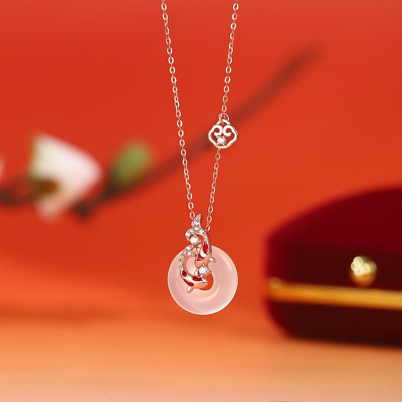 

Богатый и благородный карп пряжка безопасности белый нефрит костный мозг ожерелье женский новогодний темперамент комплект