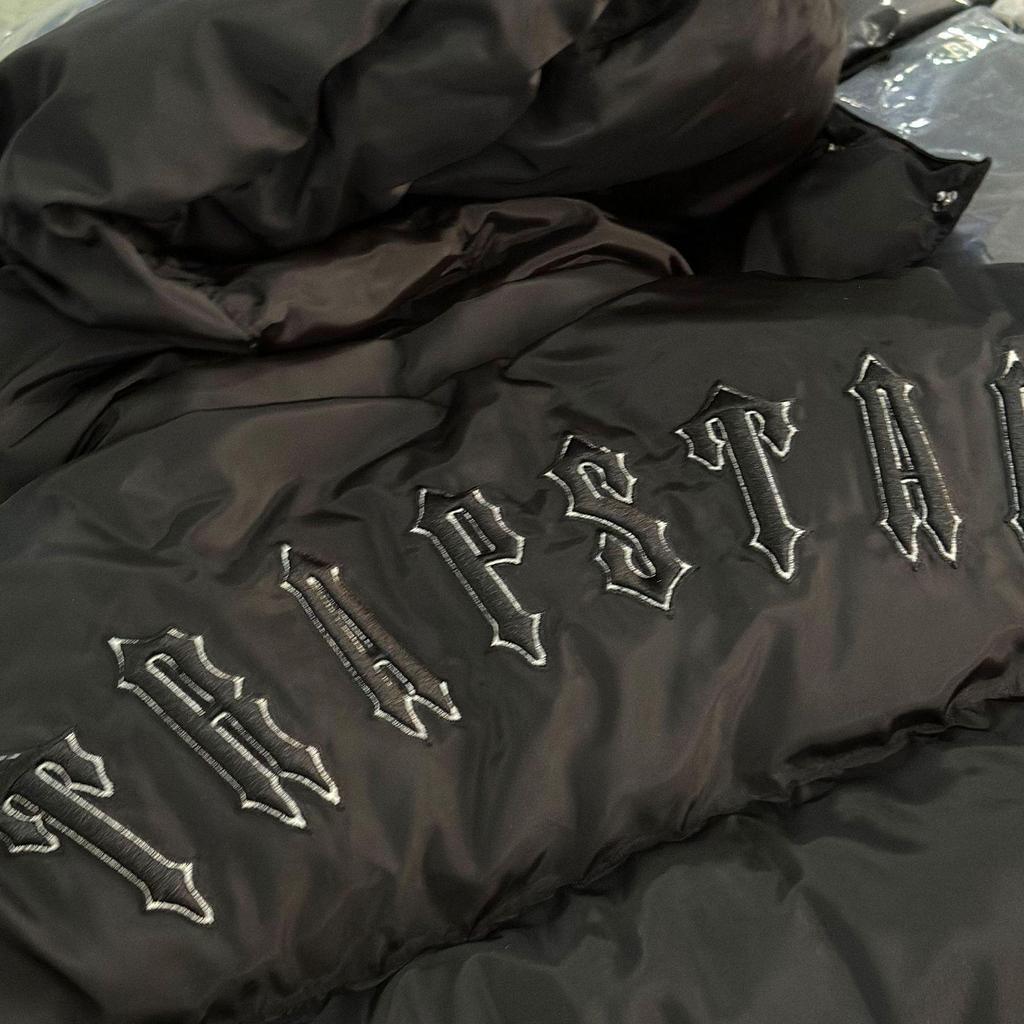 Trapstar Vyšívaná Americká Bavlněná Bunda s Kapucí a Stojáčkem - Nový Trendy Zimní Styl