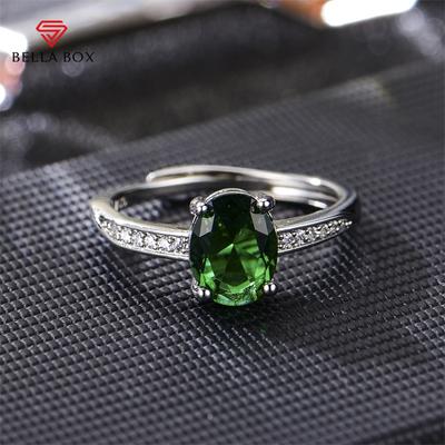 Anelli eleganti con temperamento zircone verde per le donne Gioielleria raffinata di fidanzamento di nozze con fascino Nuova tendenza