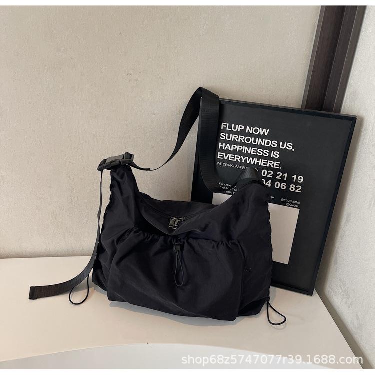 Large capacity canvas bag, women's versatile casual lazy style commuter bag, light pleated single shoulder messenger tote bag