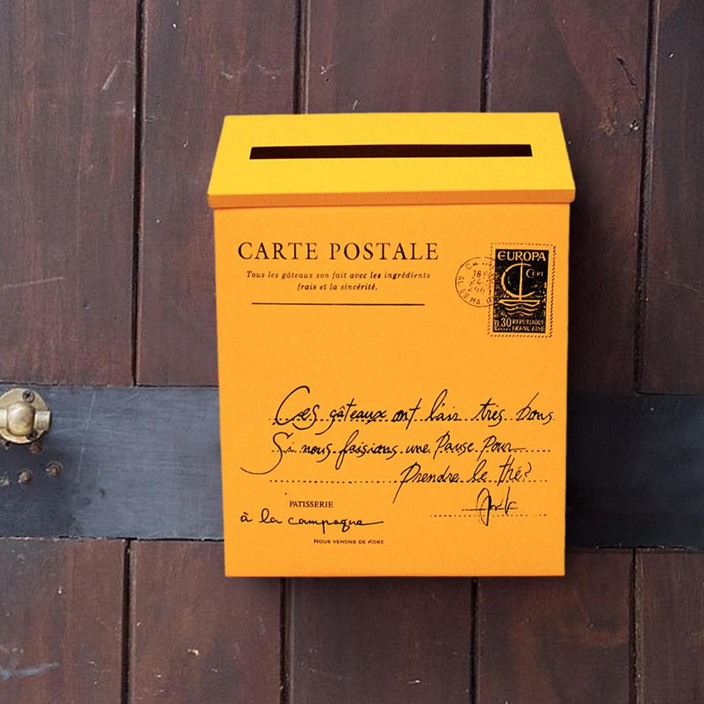 Wandmontierter Briefkasten für den modernen Außenbereich