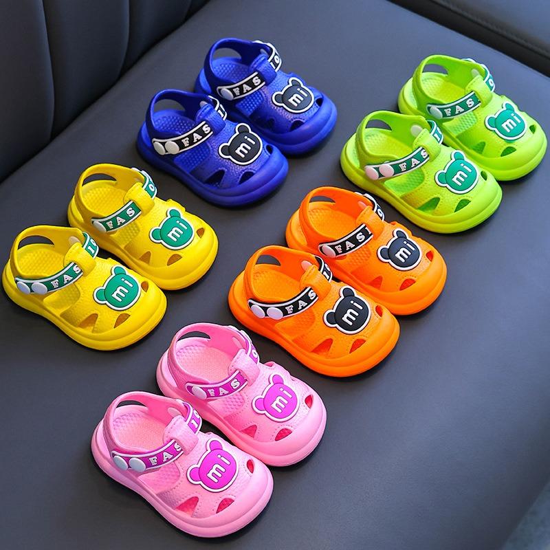 Children's New Summer Style Cartoon Closed-Toe Hole Sandals, Infant Anti-Slip Soft-Soled Sandals/Slippers for Toddlers and Young Children.