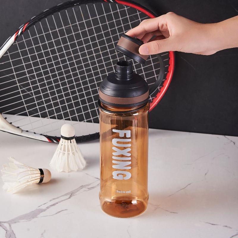 Sportowy Kubek na Wodę o Dużej Pojemności, Letni Plastikowy Kubek do Fitnessu na Zewnątrz, Odporny na Wysoką Temperaturę Kubek Kosmiczny z Nadrukiem