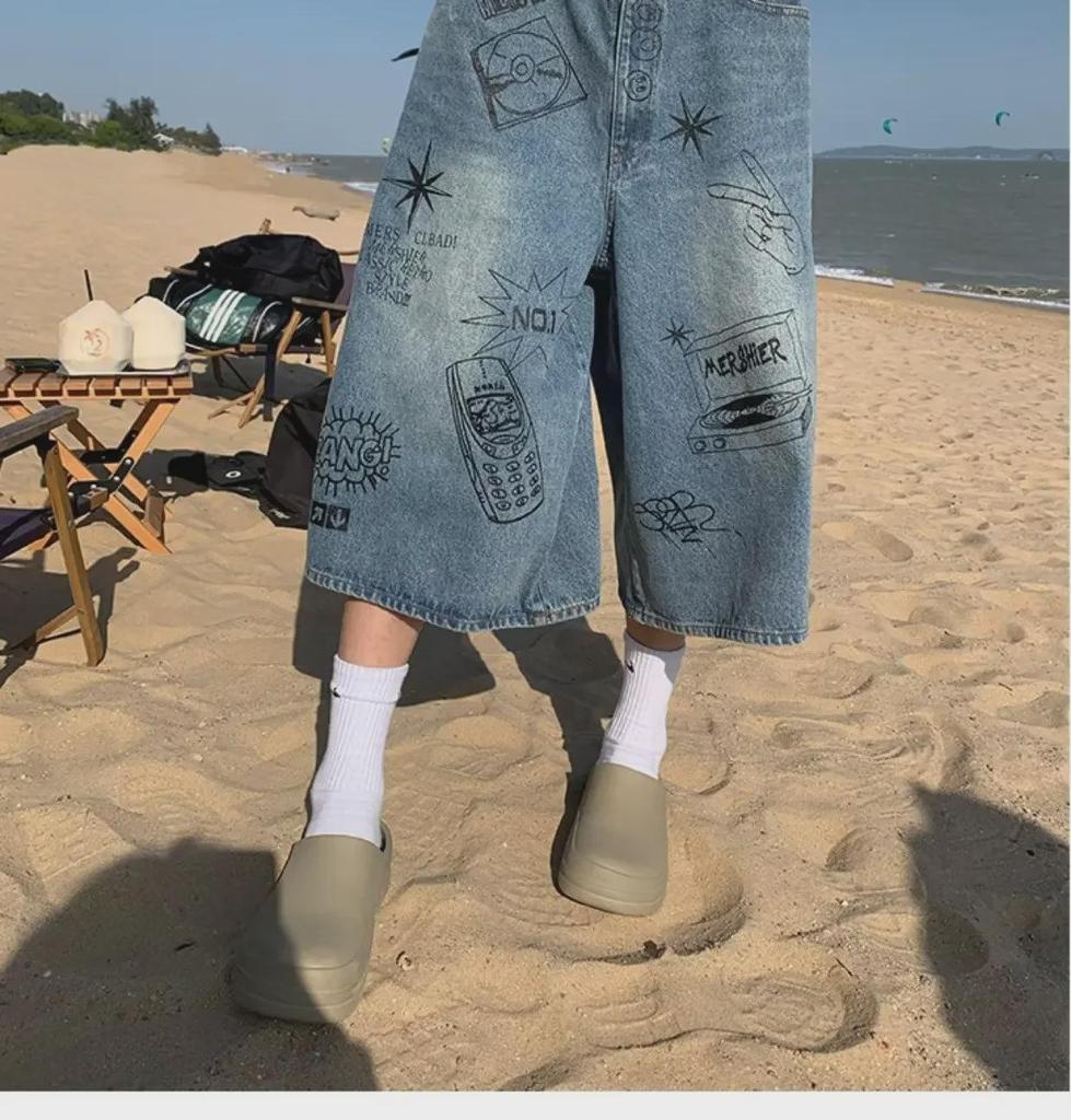 Men's American Retro Graffiti Oversized Denim Shorts - Trendy, Loose Fit, 7-Point Style for Summer