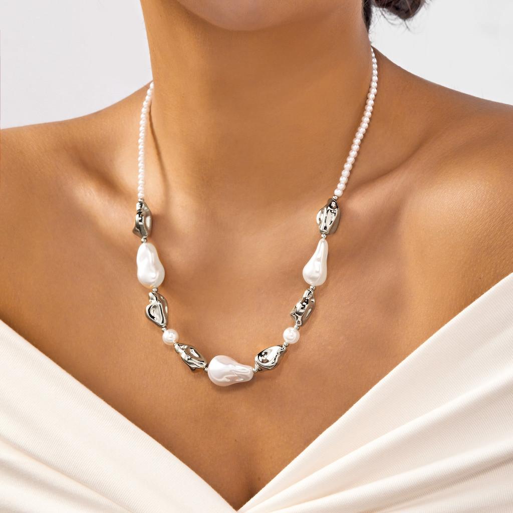 Spring 2025 Artistic Retro Pearl Collar Chain With Unconventional Shape For Women