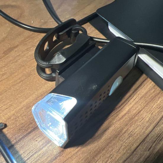 2 st Cykelljus Fram och Bak Set USB Uppladdningsbar Cykellampa med Enknappskontroll Flerläges Ljusstark LED Strålkastare Bakljus Set