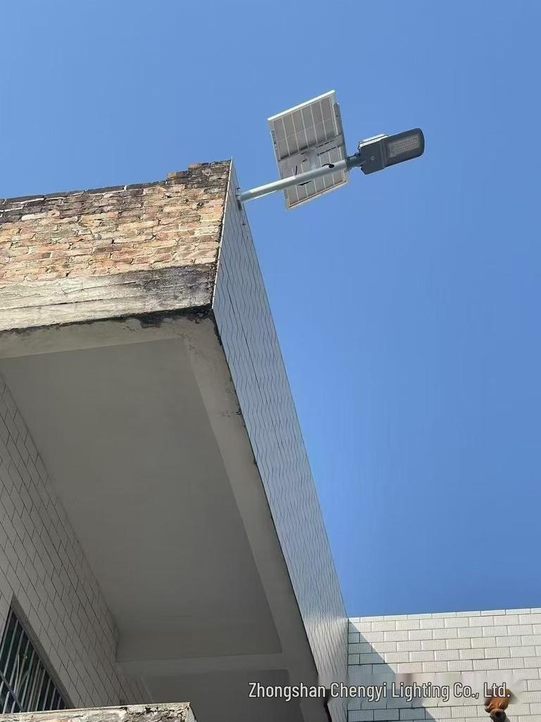 Super Bright High-Power Flying Eagle Solar Street and Courtyard Light