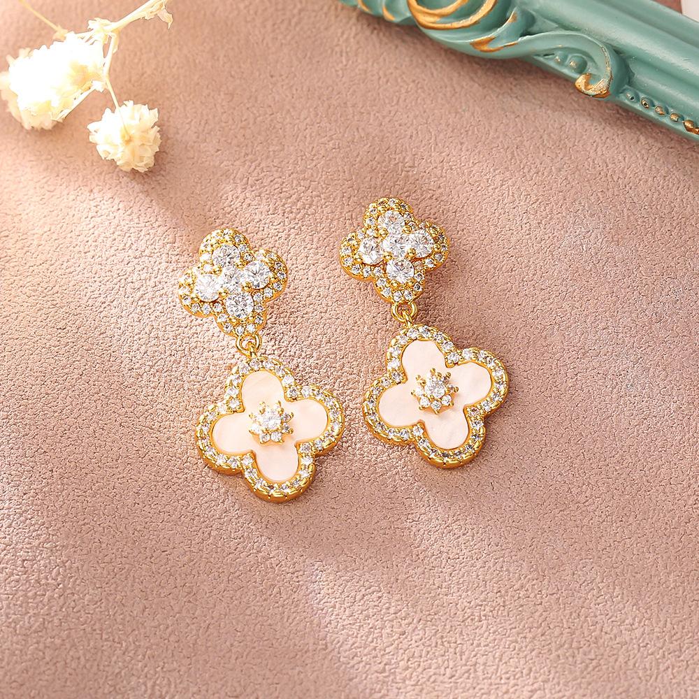 High-end Four-leaf Clover Stud Earrings Understated Luxury Fashionable and Exquisite Earrings for Women