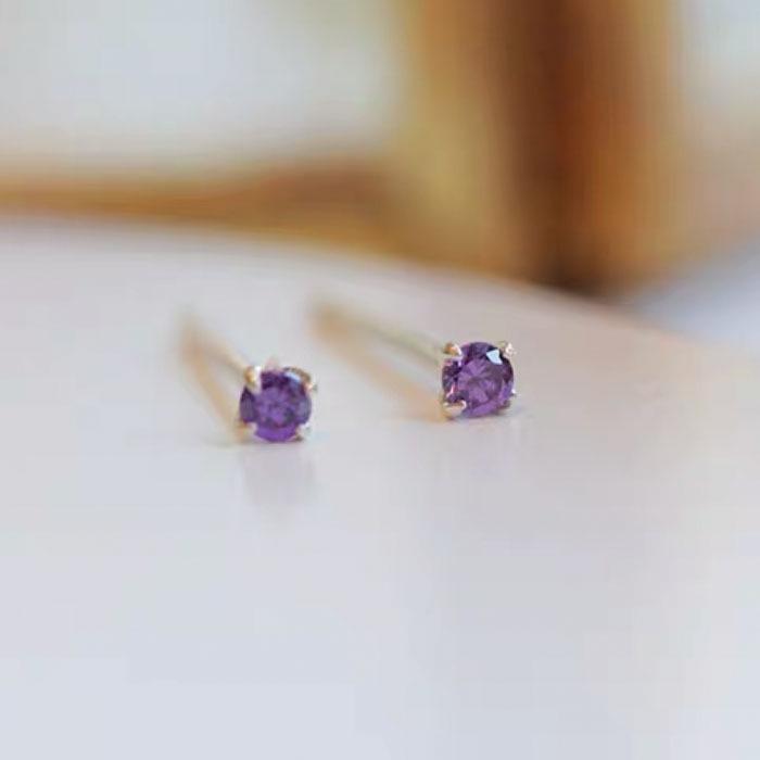 

Серьги-пусеты из стерлингового серебра 925 пробы с розовым цирконом для девочек - Элегантный, высококлассный дизайн, трендовые мини-пусеты для козелка уха 2021