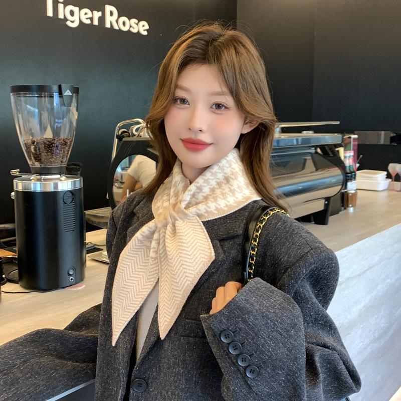 Autumn and Winter Scarf Women's New Perforated Neck Gaiter Neck Scarf Thickened Warm Houndstooth Scarf Scarf