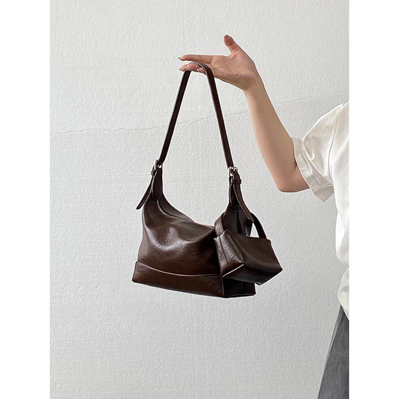 IELGY Retro High-End Underarm Bag