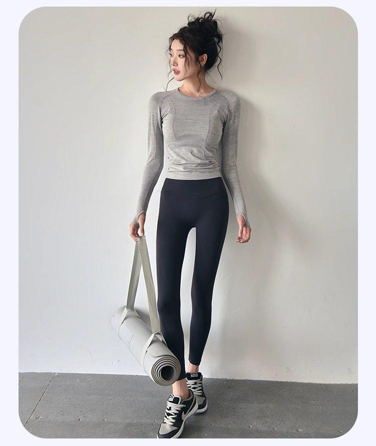 Women's Slim Fit Long Sleeve Quick Dry Round Neck Sportswear Top for Autumn/Winter Yoga & Running. Breathable Fitness Clothing.