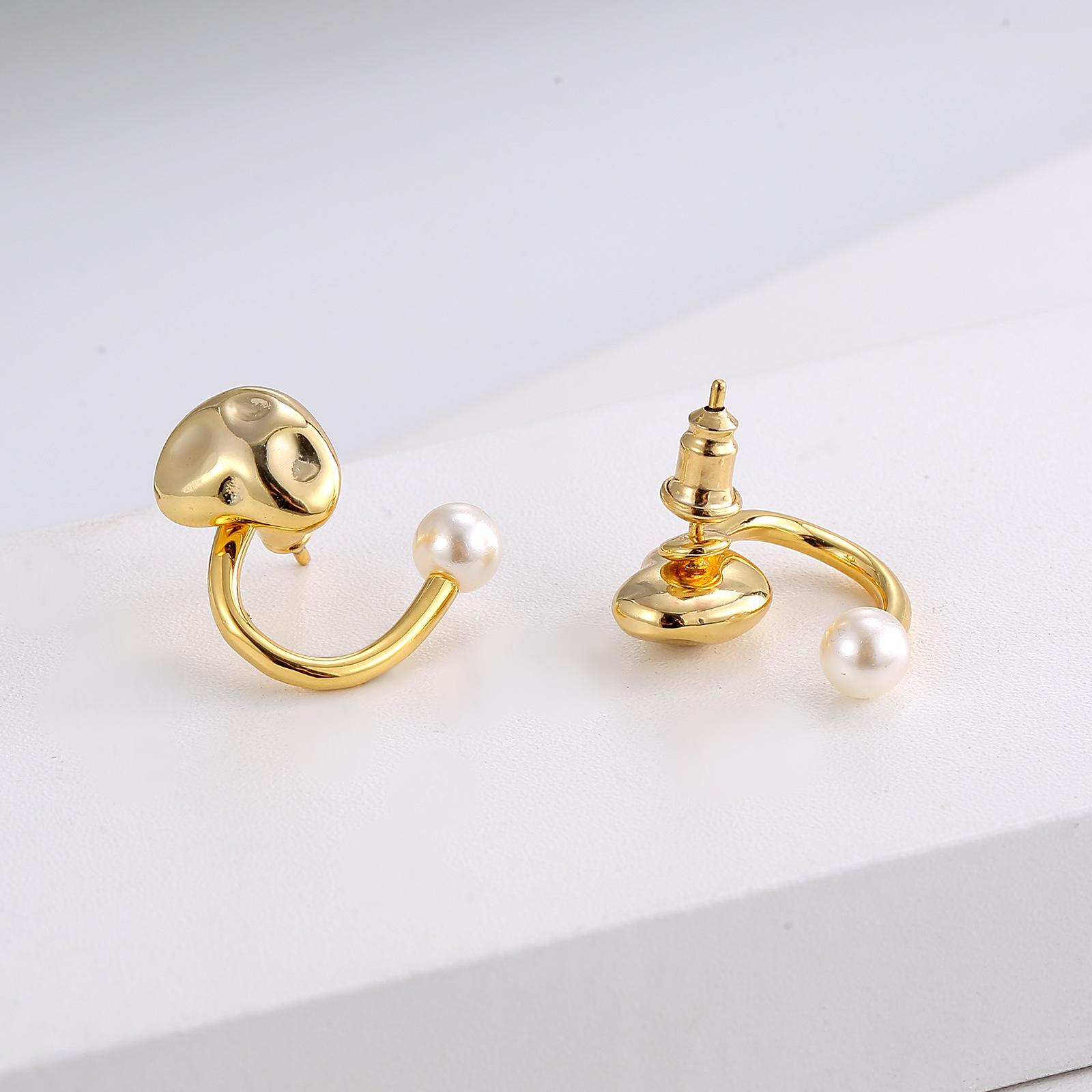 

Minimalist Heart Pearl Earrings: S925 Silver, Versatile for Commuting