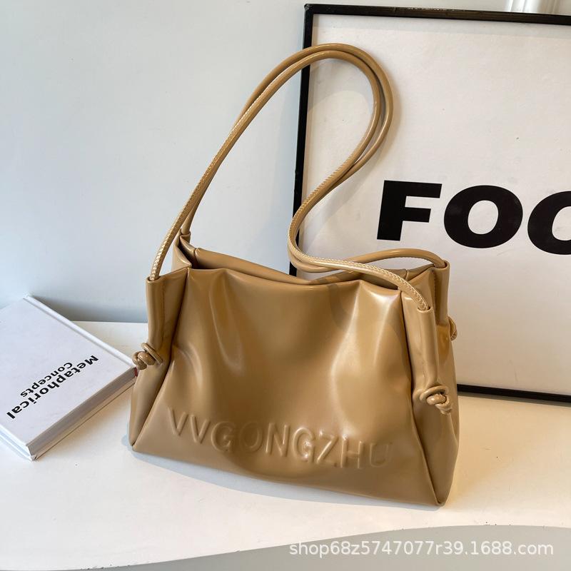 

Korean niche large-capacity shoulder bag 2025 winter new foreign style versatile advanced sense commuter tote big bag tide хакі