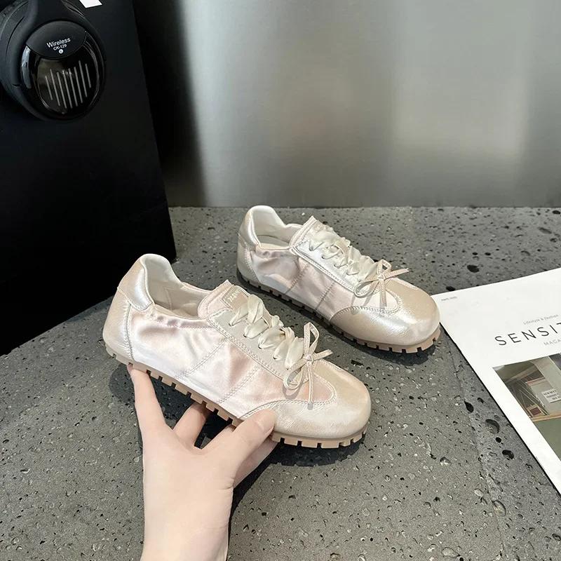 Fashion Women Ballet Flats Fashion Elegant Round Toe Cross Strap Ladies Comfort Street Style Soft Sole Ballerinas Shoes Zapatos Mujer