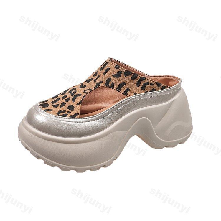 Fashion Fashion Leopard Print Hollow Casual Thick Soled Half Slippers for Women 2025 Summer Comfortable Versatile Beach Chunky Draggers