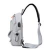 Lässige multifunktionale Brusttasche für Herren, trendige, coole Umhängetasche für Männer mit Kopfhöreranschluss, USB-Aufladung, atmungsaktive und bequeme einzelne Schultertasche
