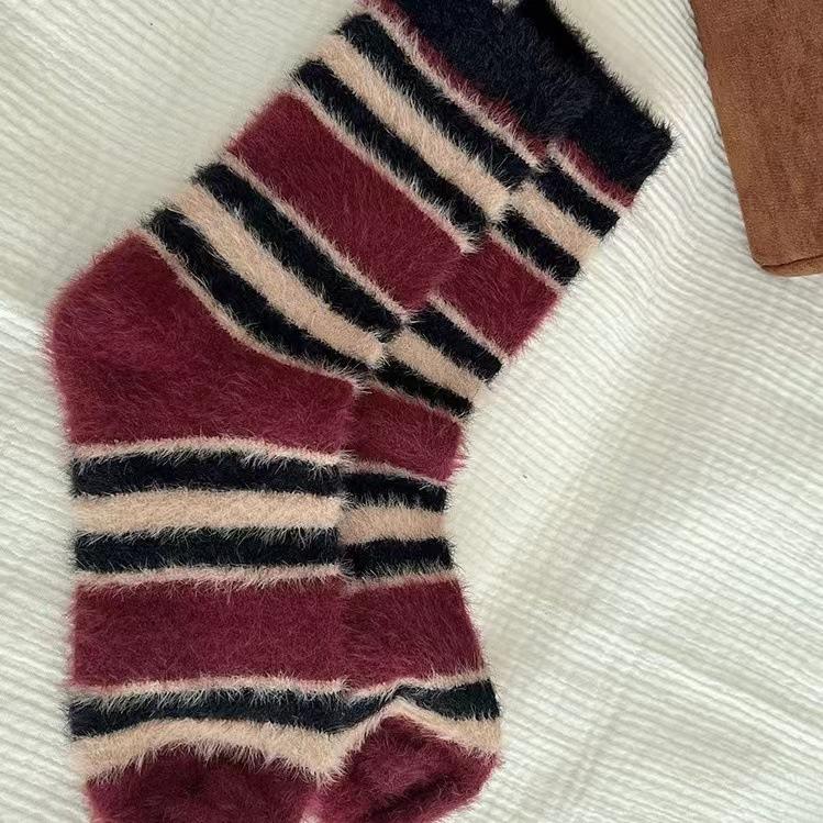 

Норковые бархатные носки, теплые корейские ретро-носки в полоску, подходящие по цвету, носки для девочек среднего размера, утолщенные бархатные носки для родов One Size