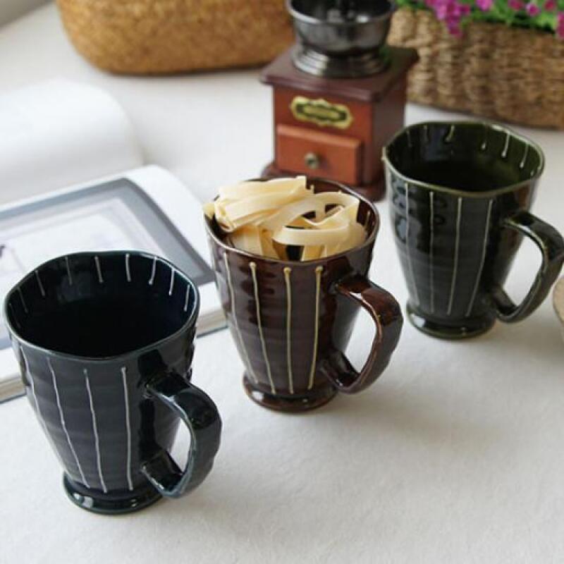 1 x Vintage Striped Ceramic Mug (choose one color) brown