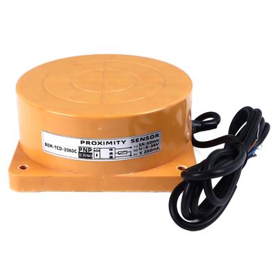 PNP 3 Wire Proximity Switch High Accuracy Trigger Normally Open Inductive Detection Sensor for