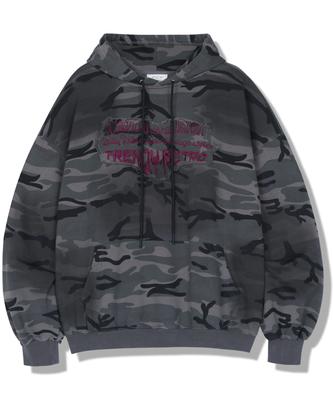 Schmutzig gewaschener Camouflage-Hoodie