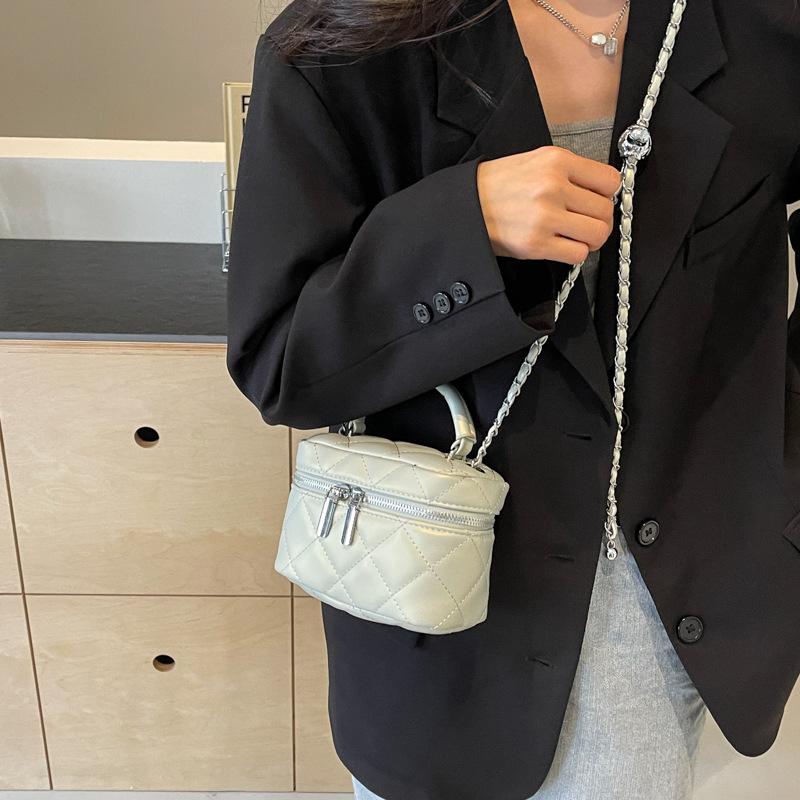Niche bag women's 2025 spring and summer new fashion diamond shoulder messenger bag live stream mini handbag
