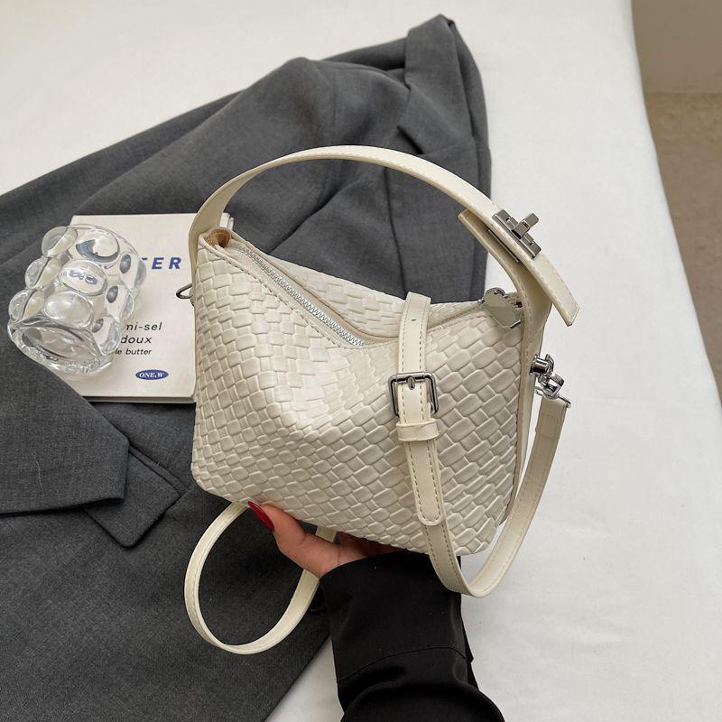 2025 Trendy Women's Woven Handbag: Summer Fashion Pillow Crossbody for Simple Commutes